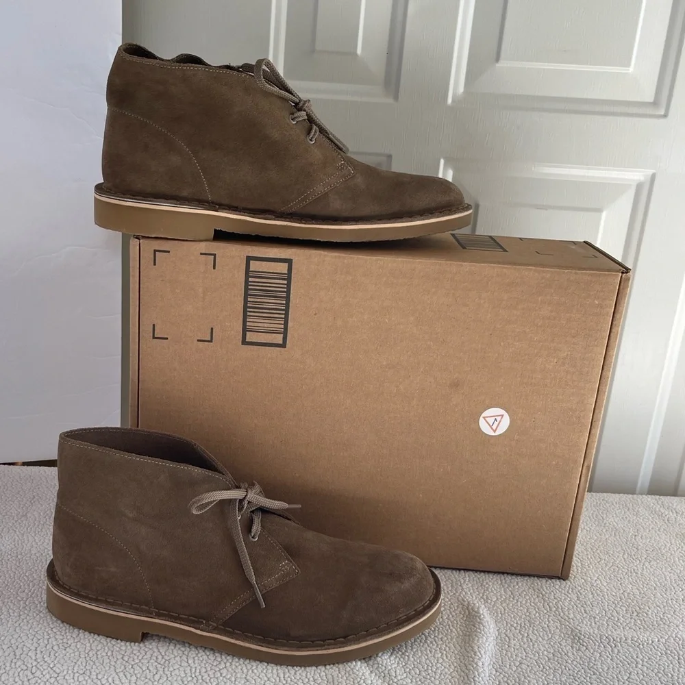 Clarks new in box  Bushacre 3 Chukka tan leather Boot